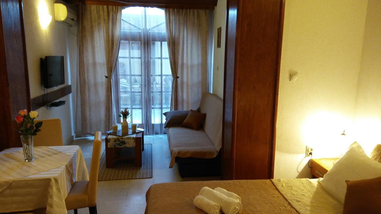Guest House Villa Castio Petrovac Екстер'єр фото